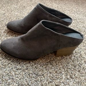 Chinese Laundry Slides